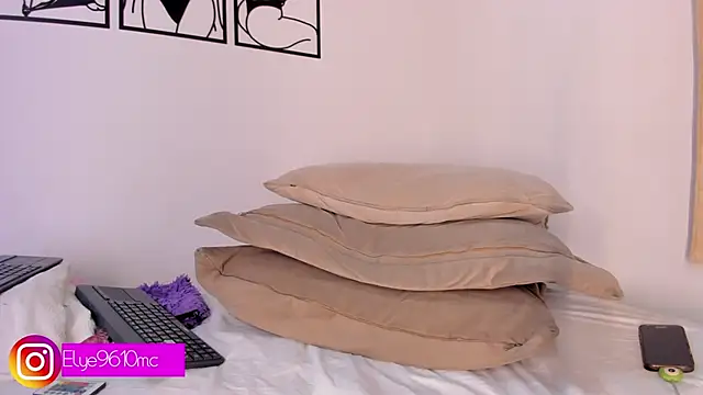 ellie mcdonald online show from April 28, 2026, 2:27 am