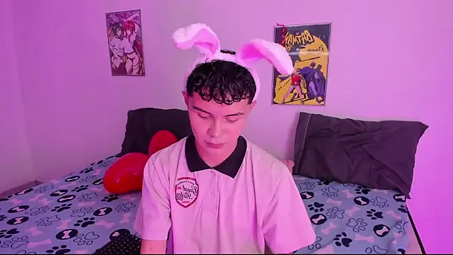 crushnier online show from February 17, 2025, 6:04 pm