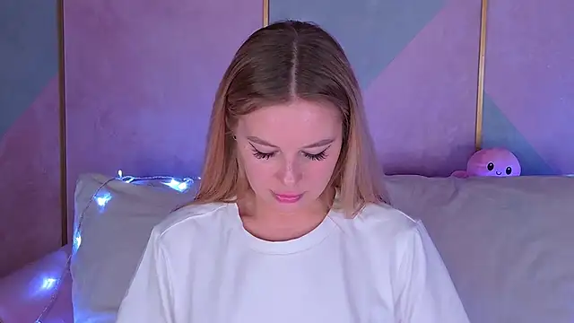 BeatriceEsmont online show from January 3, 2025, 4:22 am