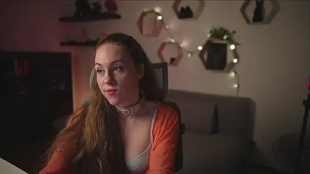 Snapshot of Berberis__Silene chatting on October 6, 2025, 7:00 pm Berberis  Silene online show from October 6, 2025, 7:00 pm