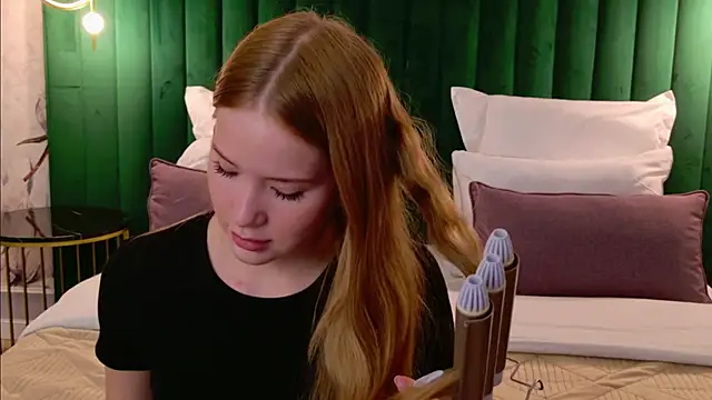 Snapshot of MichelleReid chatting on September 24, 2025, 3:10 am MichelleReid online show from September 24, 2025, 3:10 am