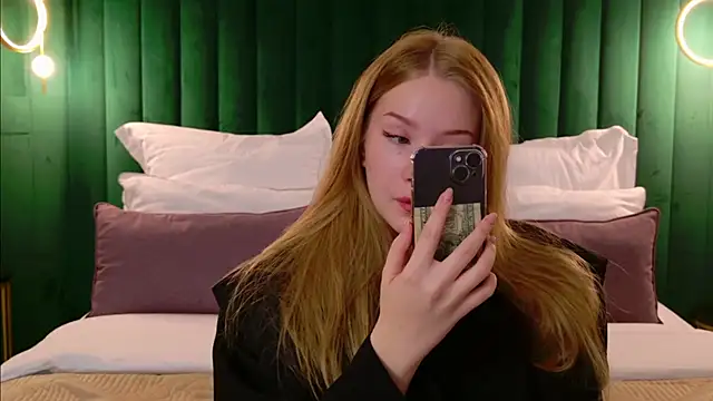 Snapshot of MichelleReid chatting on October 1, 2025, 3:12 am MichelleReid online show from October 1, 2025, 3:12 am