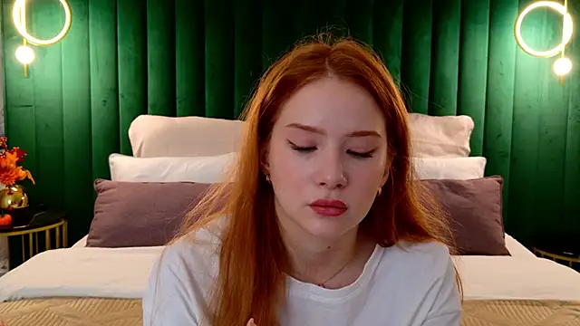 Snapshot of MichelleReid chatting on October 13, 2025, 3:06 am MichelleReid online show from October 13, 2025, 3:06 am