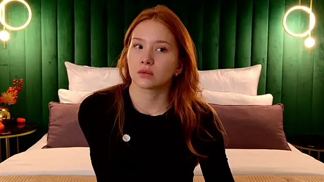 Snapshot of MichelleReid chatting on October 16, 2025, 3:07 am MichelleReid online show from October 16, 2025, 3:07 am