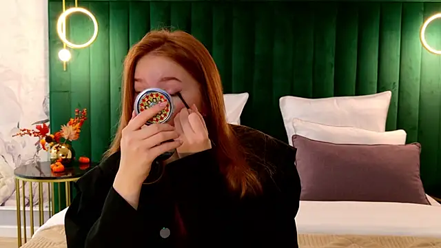 Snapshot of MichelleReid chatting on October 17, 2025, 3:10 am MichelleReid online show from October 17, 2025, 3:10 am