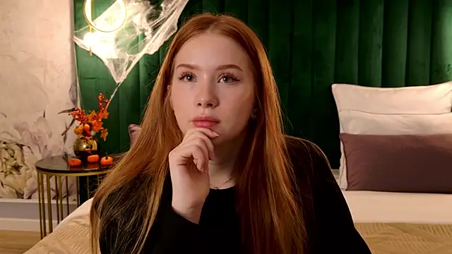 Snapshot of MichelleReid chatting on October 22, 2025, 3:07 am MichelleReid online show from October 22, 2025, 3:07 am