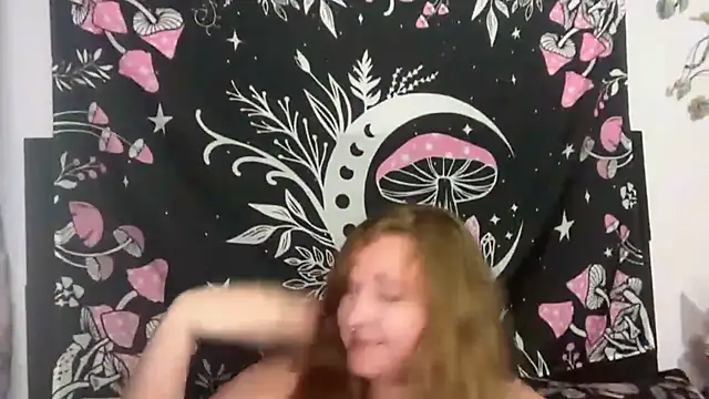 Snapshot of thickgingergoddess chatting on October 13, 2025, 11:49 pm thickgingergoddess online show from October 13, 2025, 11:49 pm