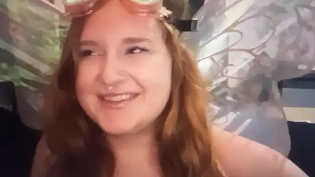 Snapshot of thickgingergoddess chatting on October 22, 2025, 4:40 pm thickgingergoddess online show from October 22, 2025, 4:40 pm
