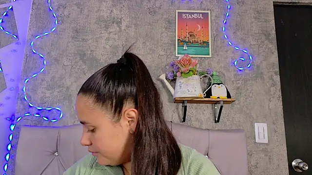 Snapshot of Victoria_Ponce1 chatting on October 9, 2025, 1:31 pm Victoria Ponce1 online show from October 9, 2025, 1:31 pm