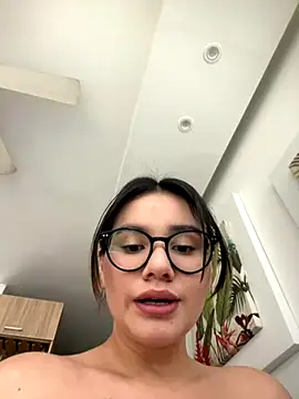 mia quispe online show from September 10, 2025, 7:47 pm