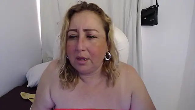 Xileny-Halliwey online show from September 18, 2025, 4:09 pm