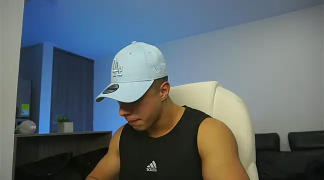 Snapshot of devin_hunter1 chatting on December 6, 2024, 3:41 am devin hunter1 online show from December 6, 2024, 3:41 am