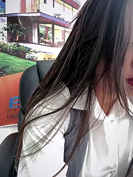 LIZ-06  online show from November 28, 2025, 12:52 pm