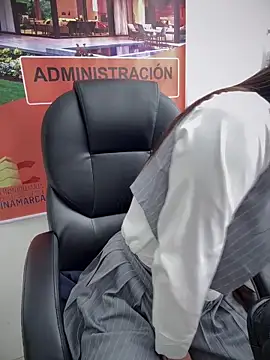 LIZ-06  online show from November 29, 2025, 4:32 pm