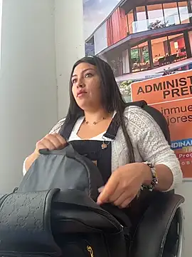 Snapshot of LIZ-06_ chatting on February 17, 2026, 1:29 pm LIZ-06 online show from February 17, 2026, 1:29 pm