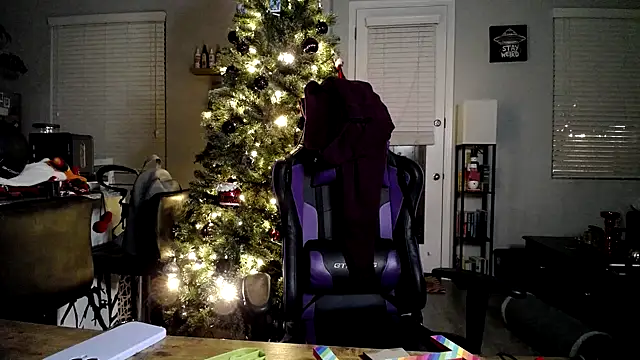 tayweird online show from December 7, 2024, 4:53 am