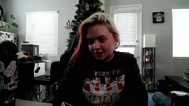 tayweird online show from December 7, 2024, 7:32 pm