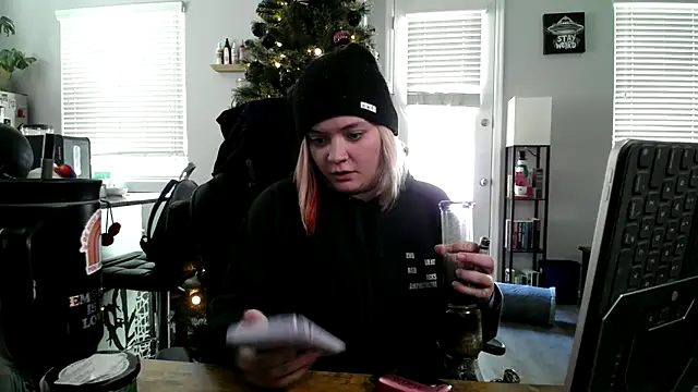 tayweird online show from December 10, 2024, 6:38 pm