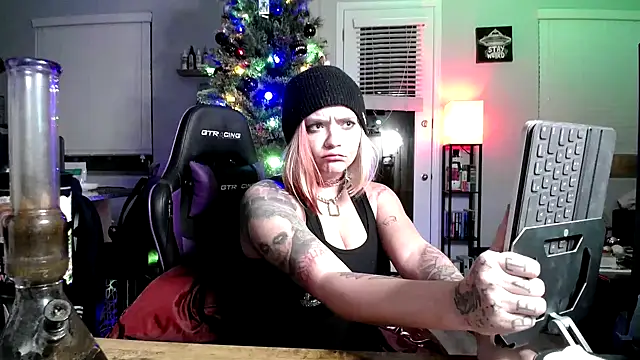 tayweird online show from December 11, 2024, 5:21 am