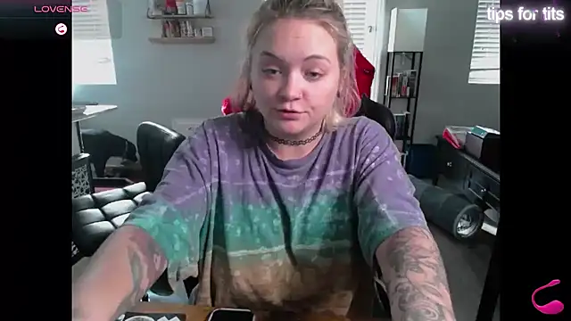 tayweird online show from January 22, 2025, 11:21 pm