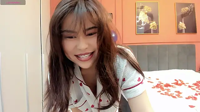 may mia online show from March 10, 2025, 6:59 am