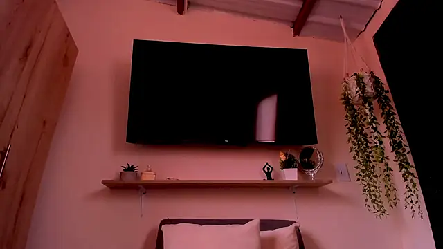 sofiaVelez01 online show from April 29, 2026, 4:11 pm