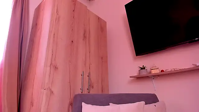 sofiaVelez01 online show from June 14, 2026, 4:42 pm