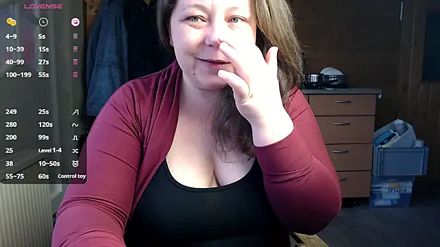 Snapshot of KasiaPrivat chatting on February 26, 2025, 6:58 am KasiaPrivat online show from February 26, 2025, 6:58 am