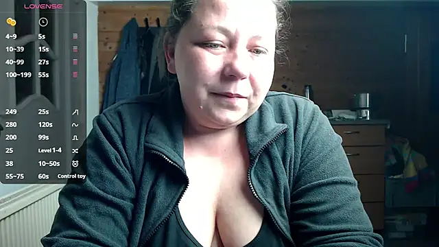 Snapshot of KasiaPrivat chatting on February 27, 2025, 5:15 pm KasiaPrivat online show from February 27, 2025, 5:15 pm