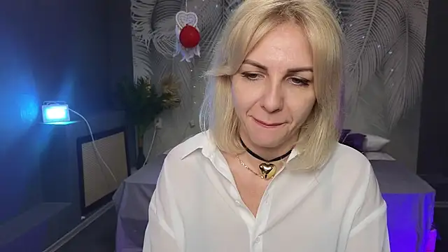 Barbara Blonde online show from March 15, 2025, 5:52 am