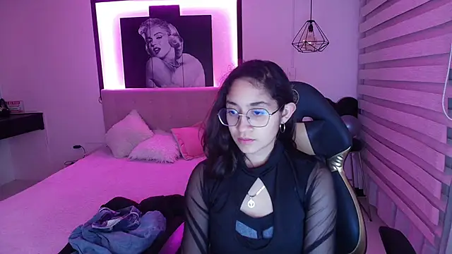 Snapshot of Lili_Gomez_ chatting on January 14, 2025, 12:14 pm Lili Gomez online show from January 14, 2025, 12:14 pm