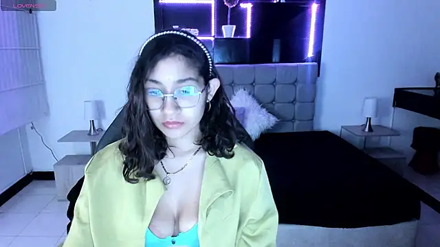 Snapshot of Lili_Gomez_ chatting on January 24, 2025, 12:41 pm Lili Gomez online show from January 24, 2025, 12:41 pm