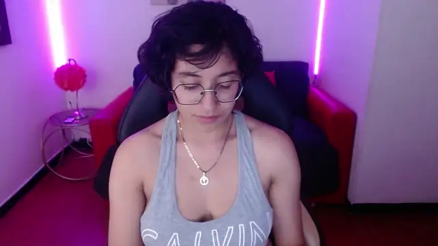 Snapshot of Lili_Gomez_ chatting on February 5, 2025, 4:47 pm Lili Gomez online show from February 5, 2025, 4:47 pm