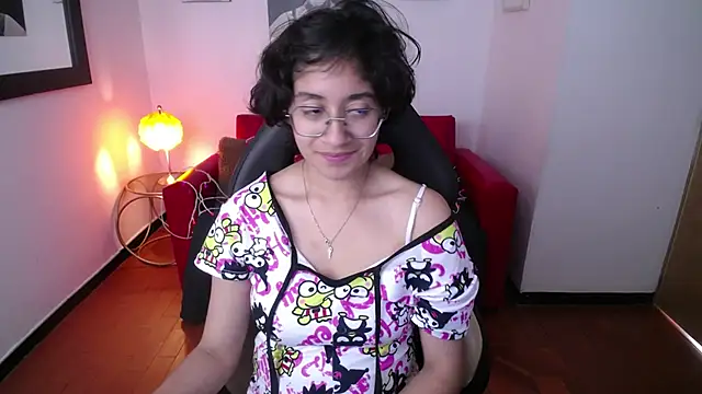 Snapshot of Lili_Gomez_ chatting on February 15, 2025, 4:45 pm Lili Gomez online show from February 15, 2025, 4:45 pm