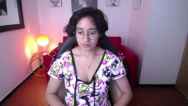 Snapshot of Lili_Gomez_ chatting on February 15, 2025, 10:52 pm Lili Gomez online show from February 15, 2025, 10:52 pm