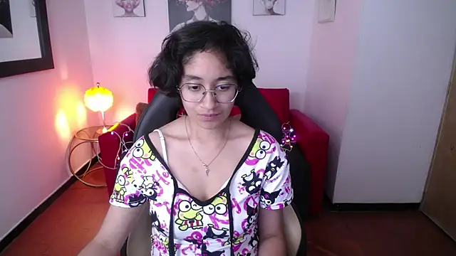 Snapshot of Lili_Gomez_ chatting on February 16, 2025, 1:58 am Lili Gomez online show from February 16, 2025, 1:58 am