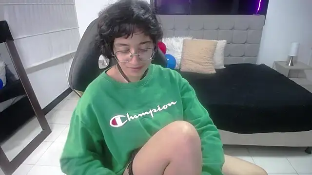Snapshot of Lili_Gomez_ chatting on March 7, 2025, 5:28 pm Lili Gomez online show from March 7, 2025, 5:28 pm