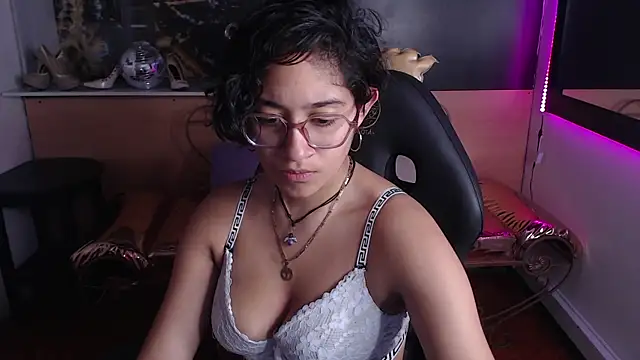 Snapshot of Lili_Gomez_ chatting on October 3, 2025, 12:57 pm Lili Gomez online show from October 3, 2025, 12:57 pm