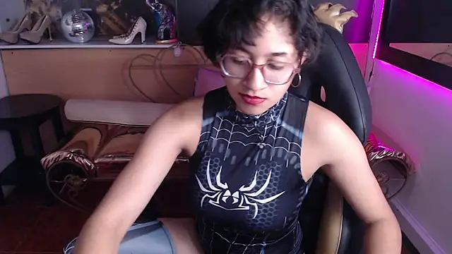 Snapshot of Lili_Gomez_ chatting on October 9, 2025, 1:20 pm Lili Gomez online show from October 9, 2025, 1:20 pm