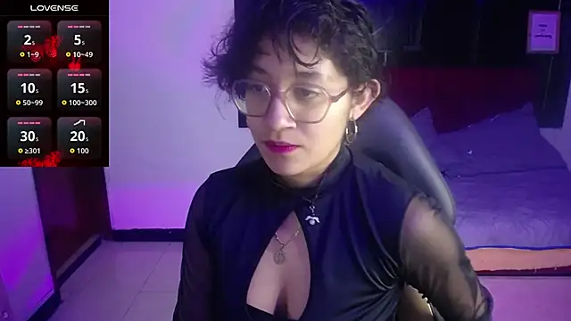 Snapshot of Lili_Gomez_ chatting on October 12, 2025, 10:03 am Lili Gomez online show from October 12, 2025, 10:03 am