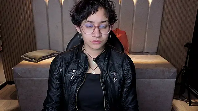 Snapshot of Lili_Gomez_ chatting on December 22, 2025, 11:18 am Lili Gomez online show from December 22, 2025, 11:18 am
