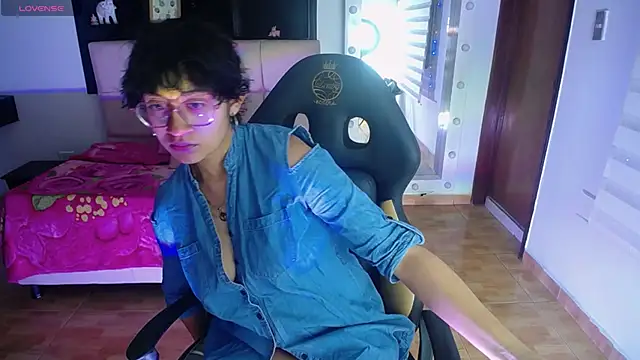 Snapshot of Lili_Gomez_ chatting on January 11, 2026, 1:27 pm Lili Gomez online show from January 11, 2026, 1:27 pm
