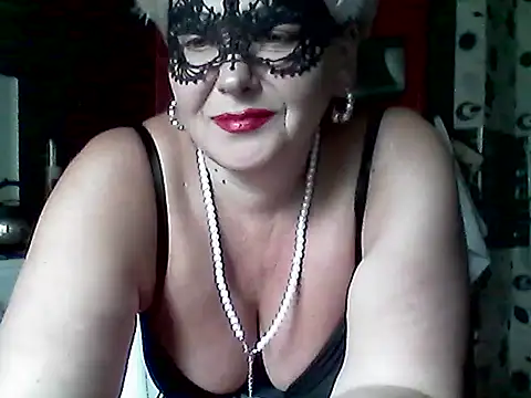 Lisa Suzie online show from June 15, 2026, 8:27 am
