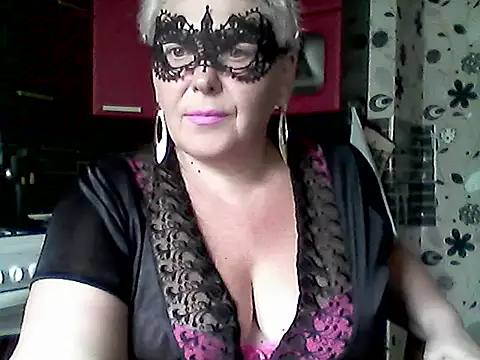Lisa Suzie online show from June 16, 2026, 8:17 am