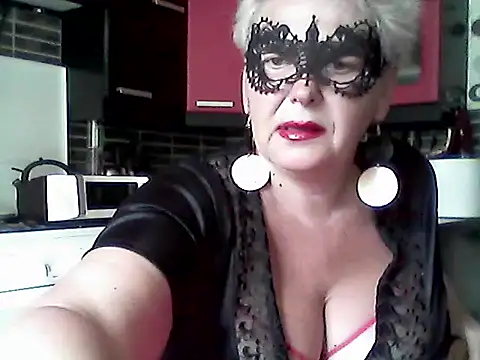 Lisa Suzie online show from June 27, 2026, 12:22 pm