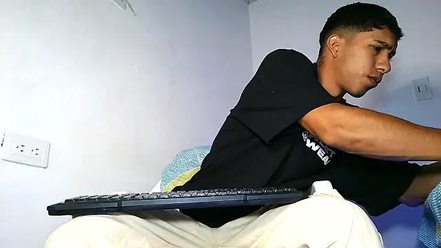 maximo vega newv online show from March 12, 2026, 7:53 pm