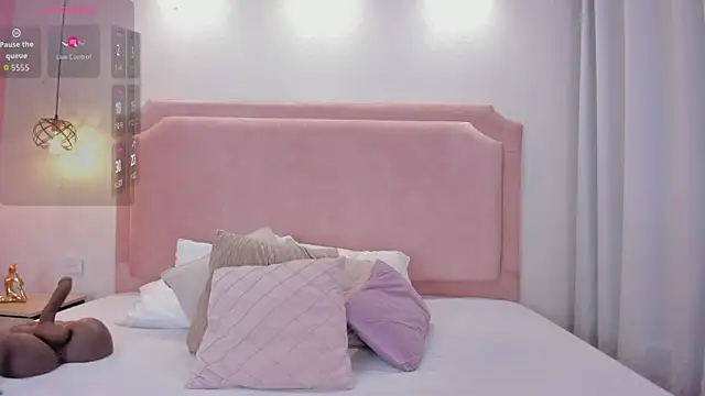 sophiawhite   online show from September 30, 2025, 2:00 pm