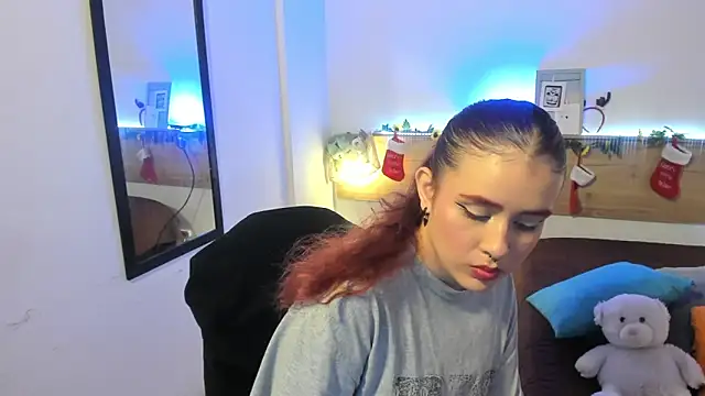 Emyli rousse  online show from December 27, 2024, 2:33 pm