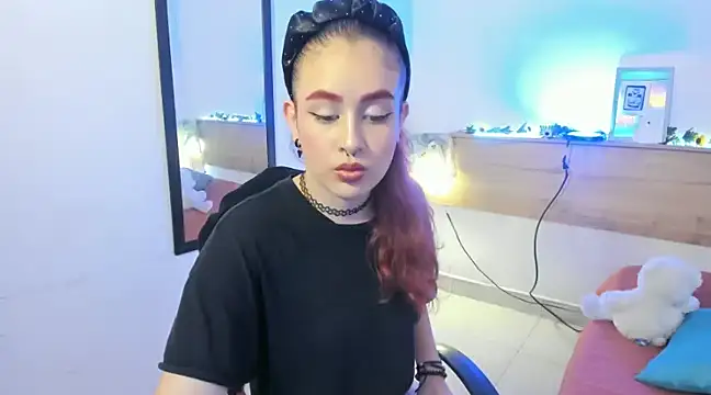 Emyli rousse  online show from January 4, 2025, 2:04 pm