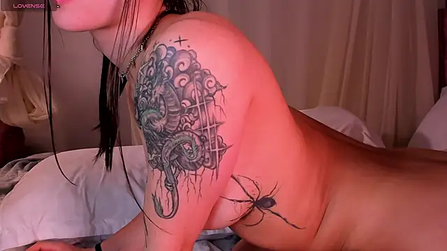 Lia Sweett  online show from December 19, 2024, 8:44 pm